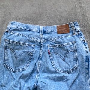 Levi’s light wash jeans